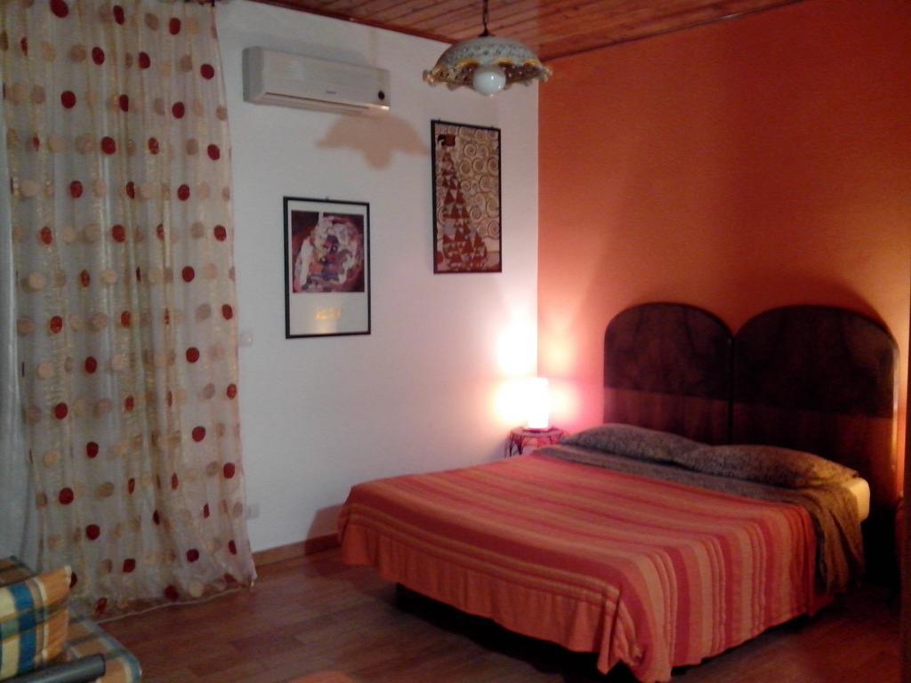 Bed&Breakfast La Casetta SantʼAlessio Siculo Rom bilde